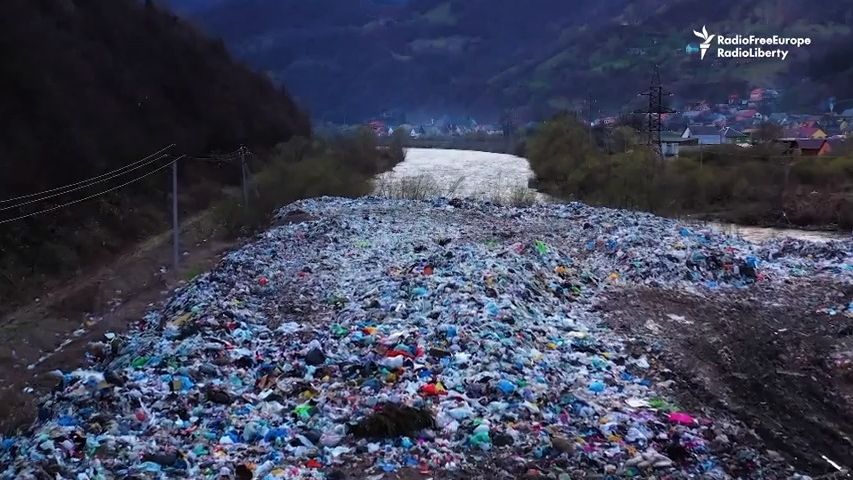 Video: Řeku Tisu znečišťují tisíce tun odpadků, hrozí ekologická katastrofa